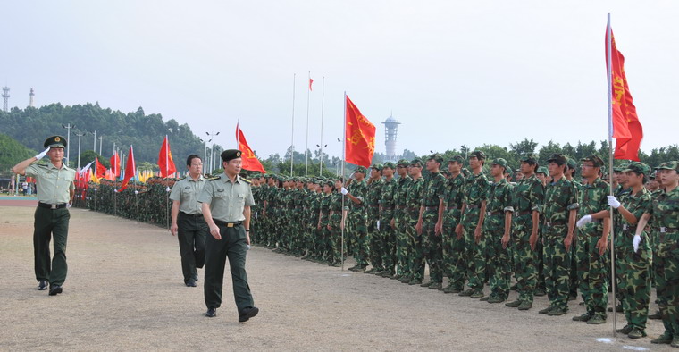 并向给我校军训工作提供大力支持的武警广州指挥学院表示感谢